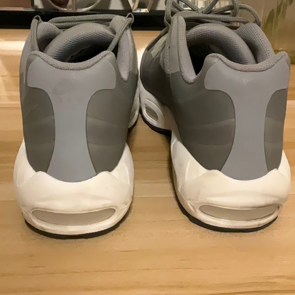 NIKE SIZE 9 - Picture 5 of 8